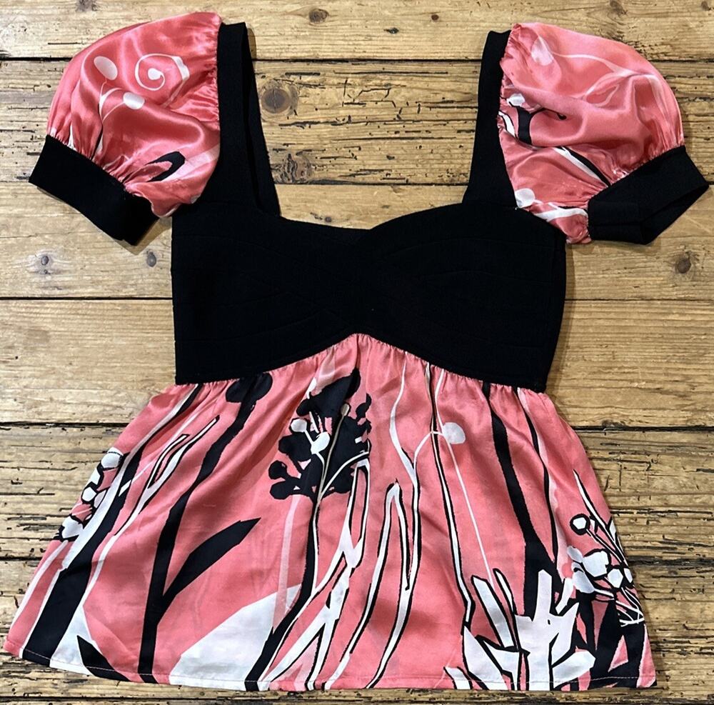 2b Bebe Women’s Pink/Black Floral Bubble Short Sleeve Blouse Size M